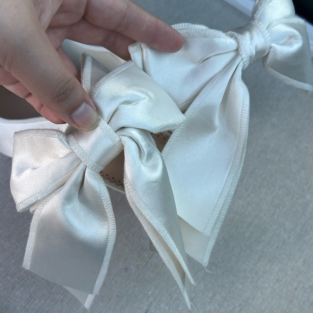 Elegant White Pointed-Toe Bow Flats - Picture 10 of 12